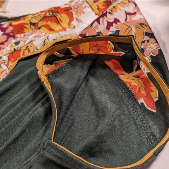 💚🏵️ Anthropologie Tiny Evesham Satin Floral Top, S - Picture 9 of 14
